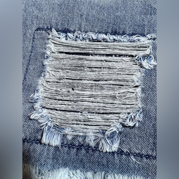 Easel Women's Mid-Rise Washed Denim Distress Shorts, Size Large - Picture 6 of 10